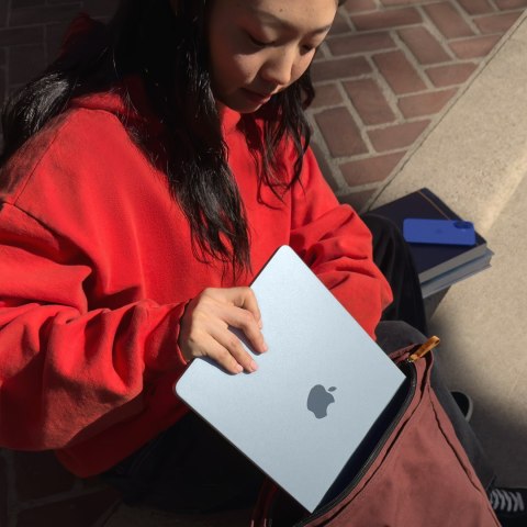 Apple 13-inch MacBook Air: Apple M4 chip with 10-core CPU and 8-core GPU, 16GB, 256GB SSD - Starlight Apple 13-inch MacBook Air: Apple M4 chip with 10-core CPU and 8-core GPU, 16GB, 256GB SSD - Starlight