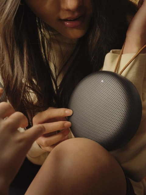 Bang & Olufsen BeoPlay A1 2nd Edition Głośnik przenośny bezprzewodowy Bluetooth 60 Watt dwukierunkowy Antracyt Bang & Olufsen BeoPlay A1 2nd Edition Głośnik przenośny bezprzewodowy Bluetooth 60 Watt dwukierunkowy Antracyt