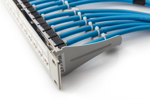 Kabel instalacyjny DIGITUS kat.6A, U/FTP, Eca, AWG 23/1, LSOH, 305m, niebieski, karton Kabel instalacyjny DIGITUS kat.6A, U/FTP, Eca, AWG 23/1, LSOH, 305m, niebieski, karton