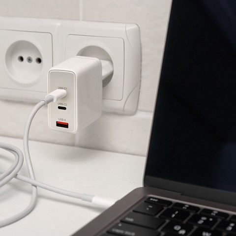 Qoltec Ładowarka sieciowa 100W GaN | 5-20V | 1.5-5A | 2 x USB-C PD | 1 x USB QC 3.0 | Biała Qoltec Ładowarka sieciowa 100W GaN | 5-20V | 1.5-5A | 2 x USB-C PD | 1 x USB QC 3.0 | Biała