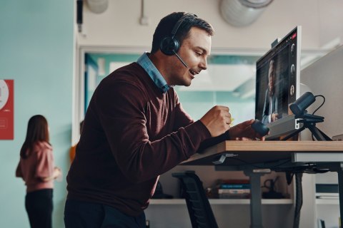 POLY Zestaw słuchawkowy Voyager Focus 2 z certyfikatem Microsoft Teams USB-A POLY Zestaw słuchawkowy Voyager Focus 2 z certyfikatem Microsoft Teams USB-A