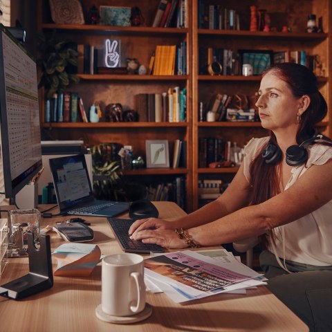 POLY Zestaw słuchawkowy Voyager Focus 2 z certyfikatem Microsoft Teams USB-A POLY Zestaw słuchawkowy Voyager Focus 2 z certyfikatem Microsoft Teams USB-A