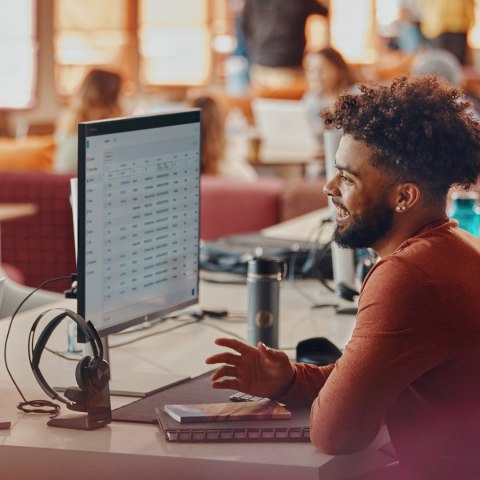 POLY Zestaw słuchawkowy Voyager Focus 2 z certyfikatem Microsoft Teams USB-A POLY Zestaw słuchawkowy Voyager Focus 2 z certyfikatem Microsoft Teams USB-A
