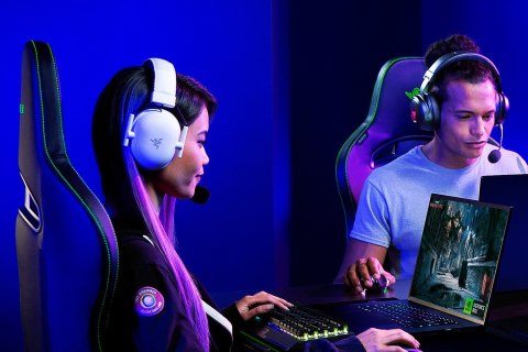 Razer BlackShark V2 Pro Zestaw słuchawkowy Bezprzewodowy Opaska na głowę Gaming Bluetooth Biały Razer BlackShark V2 Pro Zestaw słuchawkowy Bezprzewodowy Opaska na głowę Gaming Bluetooth Biały