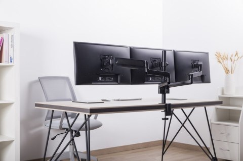 Gembird MA-DA3-01 Regulowane biurkowe ramię na 3 monitory, 17"-27", do 7 kg Gembird MA-DA3-01 Regulowane biurkowe ramię na 3 monitory, 17"-27", do 7 kg