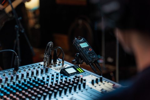 Tascam DR-40X - przenośny rejestrator cyfrowy z interfejsem USB, zapisujący 2 x stereo