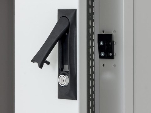 TRITON SZAFA 19" 18U 600X800 NEW RMA-18-C68-CAX-N1