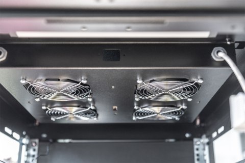 Dachowy zestaw wentylacyjny Digitus dla Uniw. Netzw. & Dyna. Basic z 4 wentylatorami, przełącznikiem, termostatem, 552 m3/h, kol