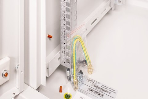 Szafa sieciowa wisząca Unique 19" 20U rack 600x600, drzwi szyba, szary, niedzielona, złożona, 100kg