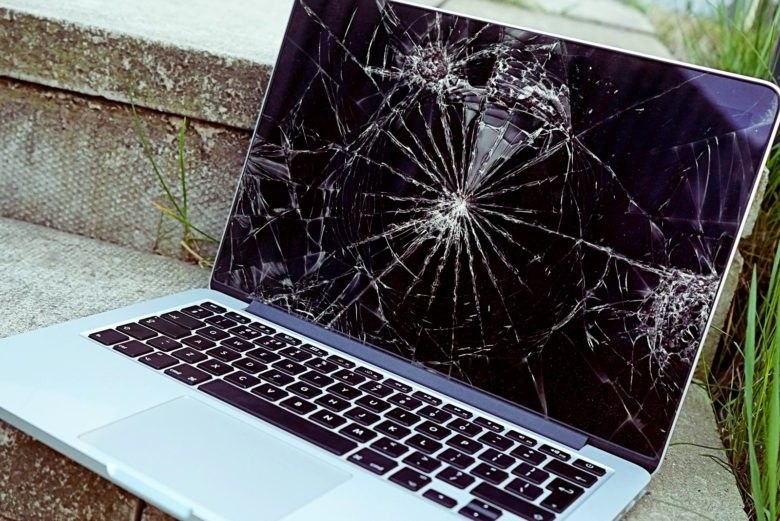 Wymiana matrycy w laptopie — kiedy naprawa ma sens?