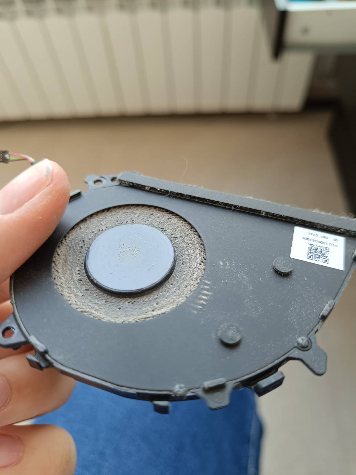 Czyszczenie komputera z kurzu – dlaczego warto regularnie czyścić PC?
